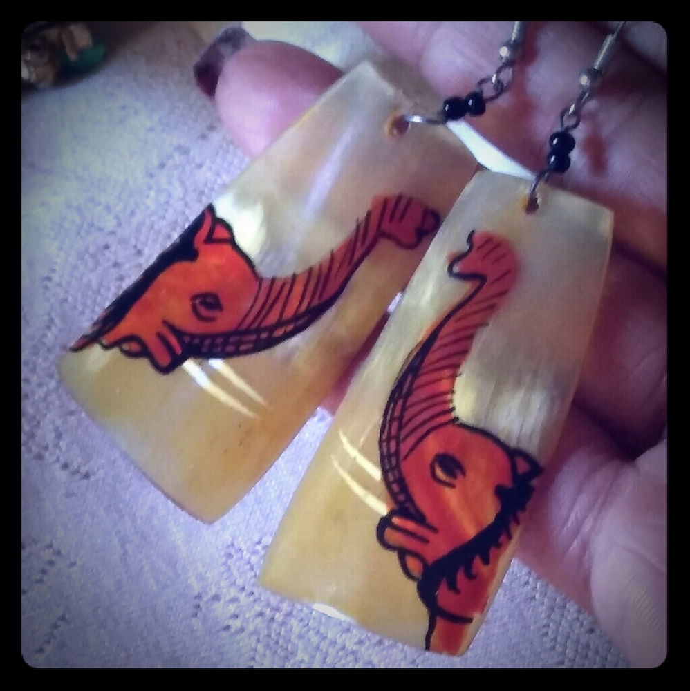 Vintage Shell Handpainted Elephant Dangle Earrings - image 2
